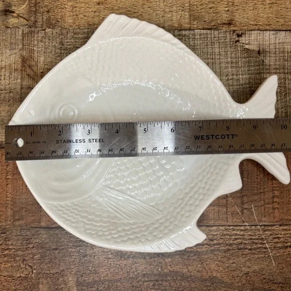 White Plate Vintage Whittier Unique
Pottery Ceramic Textured Fish Shaped Bowl - Picture 10 of 10